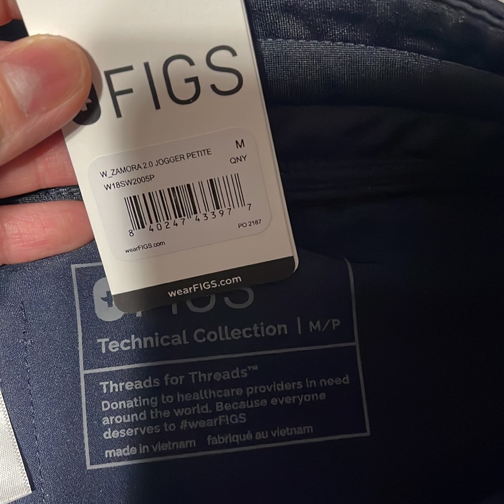 Figs Women's Scrub Set (Quiet Navy) - Picture 13 of 13
